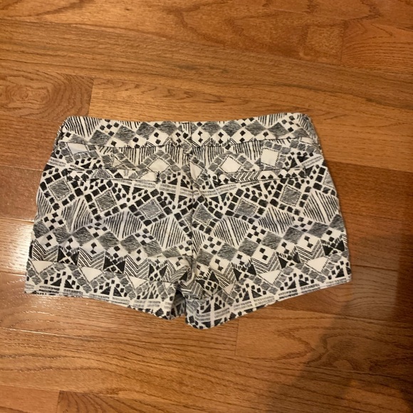 Patterned American Eagle Shorts - Picture 3 of 3